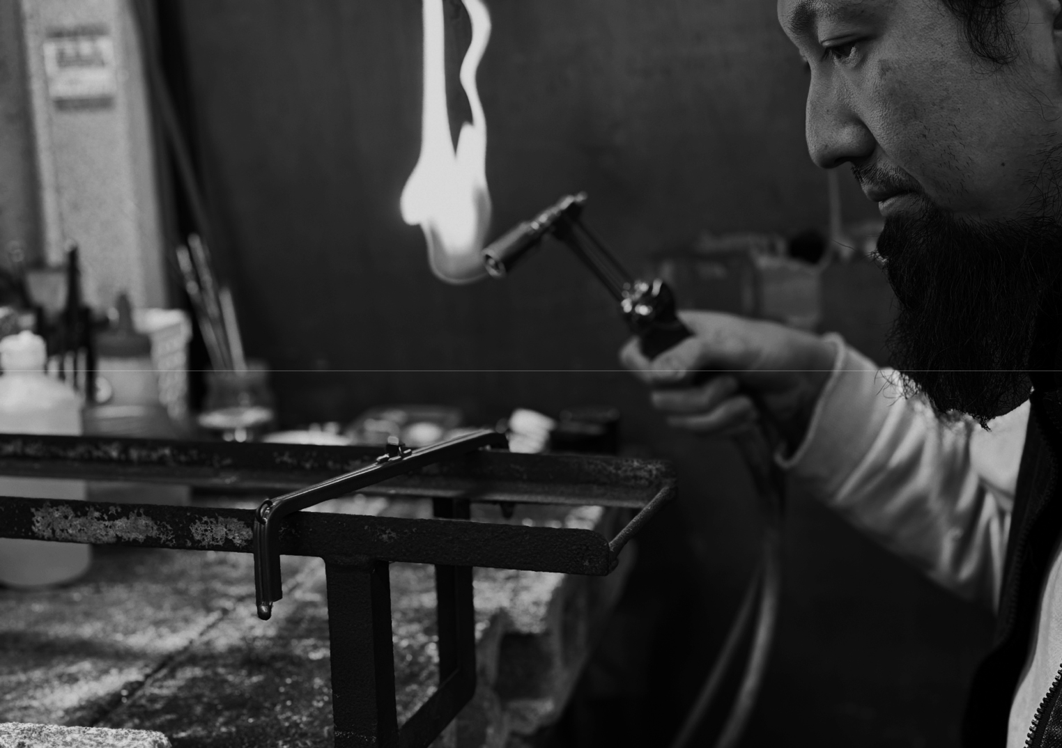 匠_ワンタッチ真鍮がま口ミニポーチの写真 