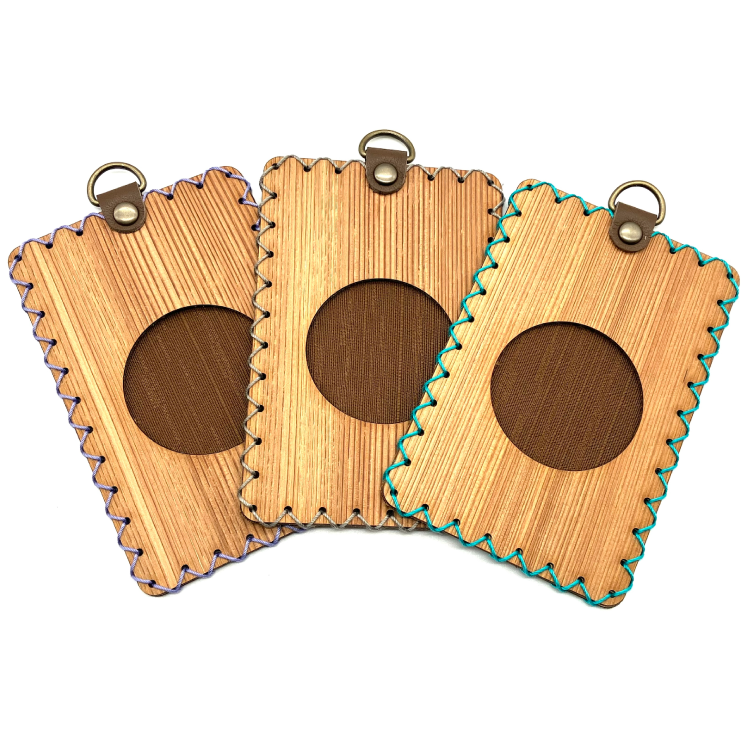 木のパスケース